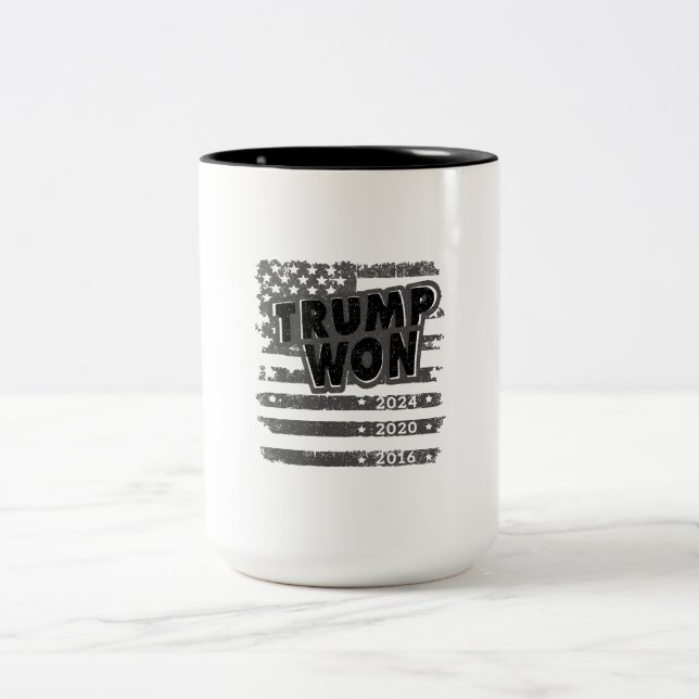 Trump Won 2024 Två-Tonad Mugg (Center)