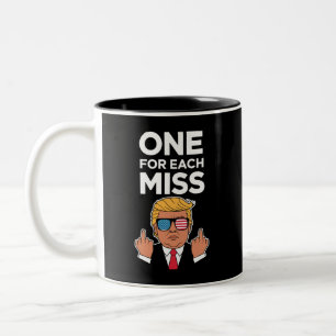 Trumpa en för varje miss Två-Tonad mugg