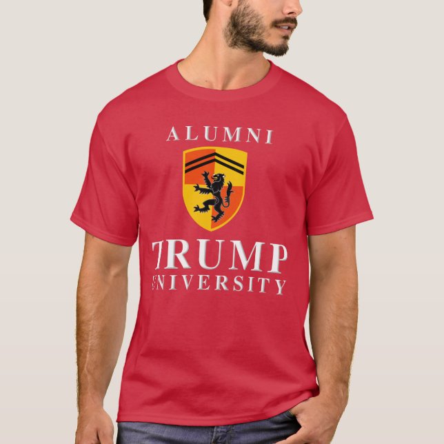 Trumpa Universiteten Alumni Tee Shirt (Framsida)