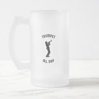 Trumpet hela dagen frostat ölglas