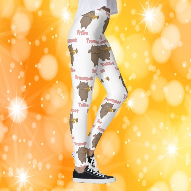 Trumpet Tribe Brun Katt Rosa Mönster Leggings (A pair of leggings with a pattern of a brown cat playing the trumpet and the words trumpet tribe.)
