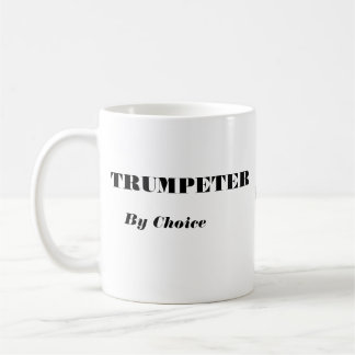 Trumpetare vid primat kaffemugg
