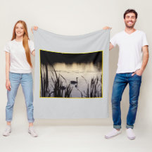 Trumpeter Svanar vid Dusk Fleece Blanket
