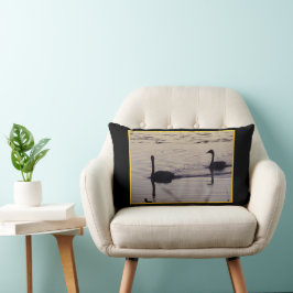 Trumpeter Svanar vid Dusk Lumbar Pillow Lumbarkudde