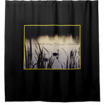 Trumpeter Svanar vid Dusk Shower Curtain