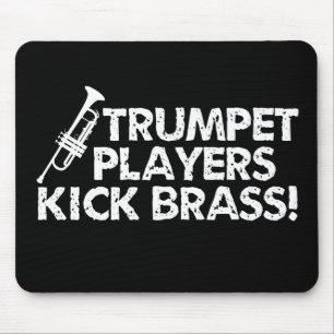 Trumpetspelare sparkar mässing! musmatta