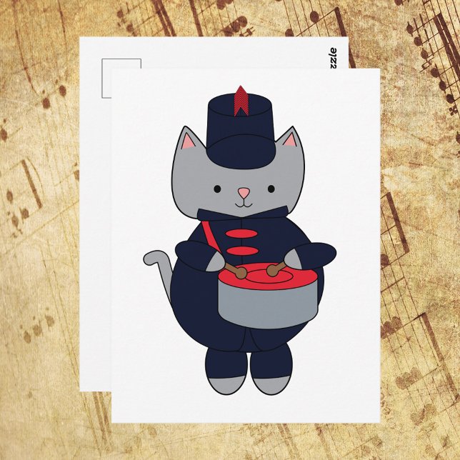 Trumslagare Marscherande Katthand Navyblå och Röd Vykort (A postcard with a cat playing the drums in a navy blue & red marching band uniform.)