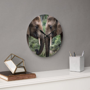 "Trunk to Trunk: A Gentle Elephant Embrace" Stor Klocka