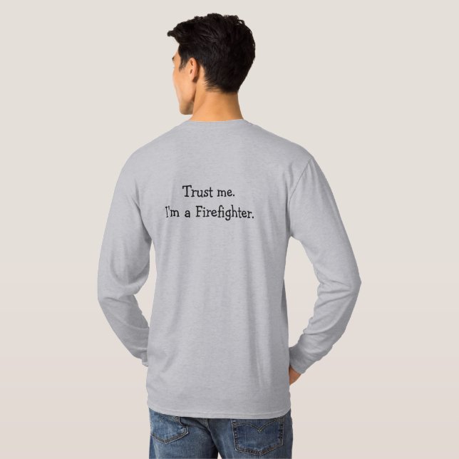 Trust Me Firefighter Manar Basic Långärmad T Tee Shirt (Hel baksida)
