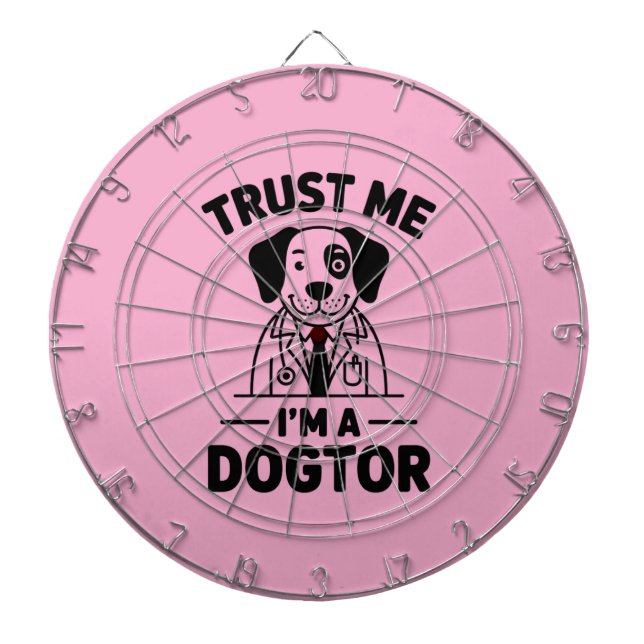 Trust Me I’m a Dogtor Darttavla (Framsidan)