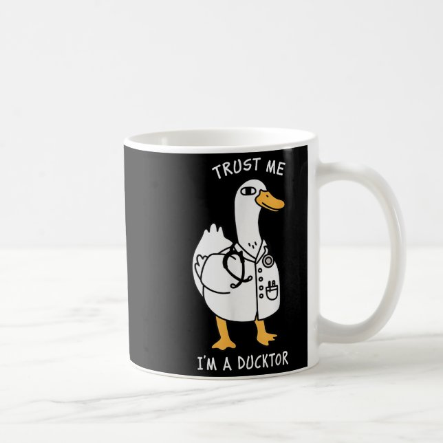 Trust Me I'm A Ductor Whimsical Duck Doctor Animal Kaffemugg (Höger)