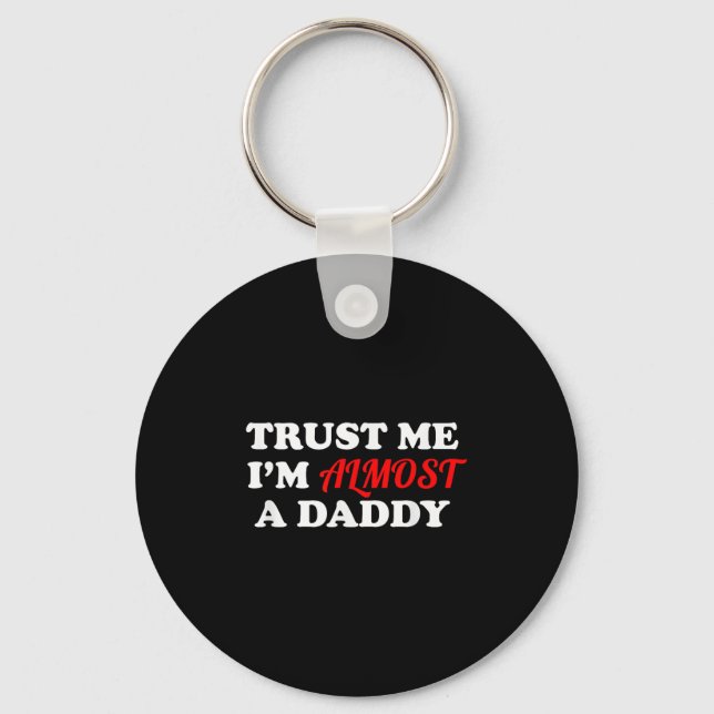 Trust Me I'm Almost A Daddy Funny Father's Day Mem Nyckelring (Framsida)
