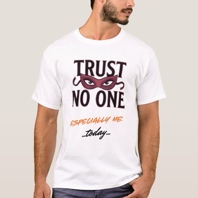 Trust No One Especially Me Funny April Tee (Framsida)