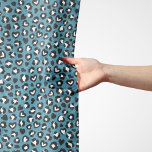 Trycksaker, blå leopard, Cheetah Spots, Hearts Sjal<br><div class="desc">Elegant,  snyggt och sofistikerat mönster med leopardfläckar och hjärtan i blått och svart färg. Modern gåva och trendig,  perfekt för djuret älskare i ditt liv.</div>