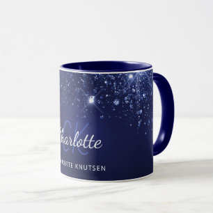 Tryckskript av marint blått glitter stoft monogram mugg
