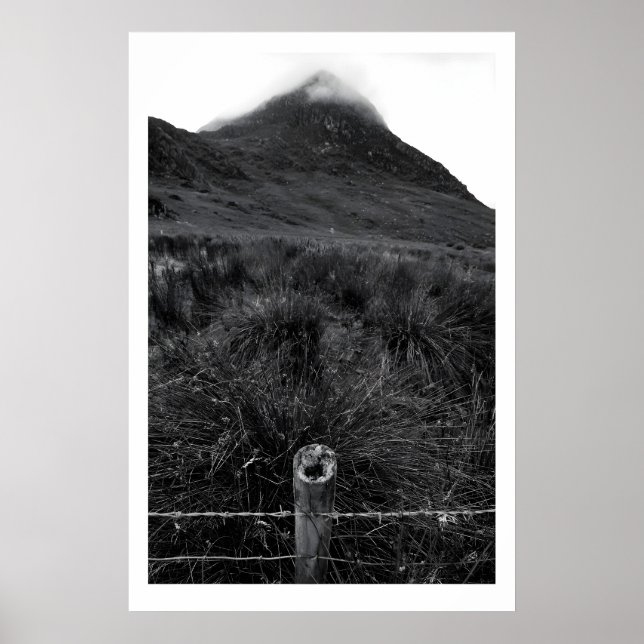 Tryfyn Mountain Tryck Snowdonia National Park B&W (Framsidan)