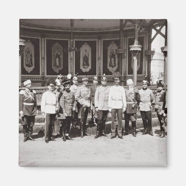 Tsar Nicholas II (1868-1918) som står i garde Magnet (Framsidan)