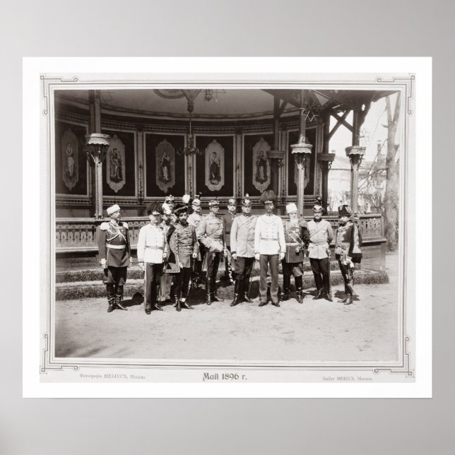 Tsar Nicholas II (1868-1918) som står i garde Poster (Framsidan)