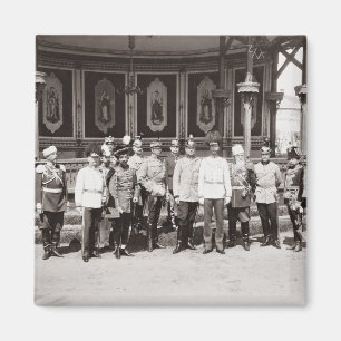 Tsar Nicholas II (1868-1918) som står i garden Magnet