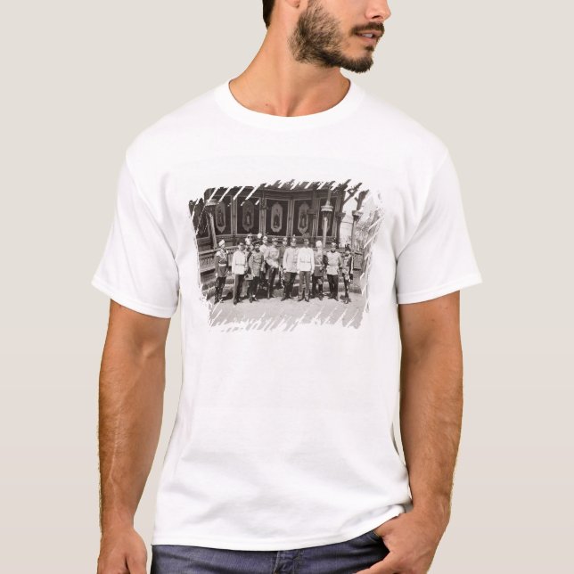 Tsar Nicholas II (1868-1918) som står i gardet Tee Shirt (Framsida)