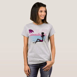 Tshirtgrå färg med hand plockadeillustrationen tröja