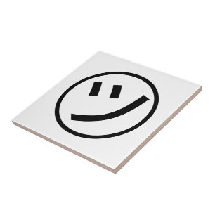㋡ Tsu Kana Katakana Smiling Emoji / Emoticon Kakelplatta