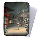 Tsuchiya Koitsu - Snö vid Nezu Shrine Laptop Fodral<br><div class="desc">Snö vid Nezu Shrine/Woman i Snö - Tsuchiya Koitsu,  Woodblock färg print,  1934</div>