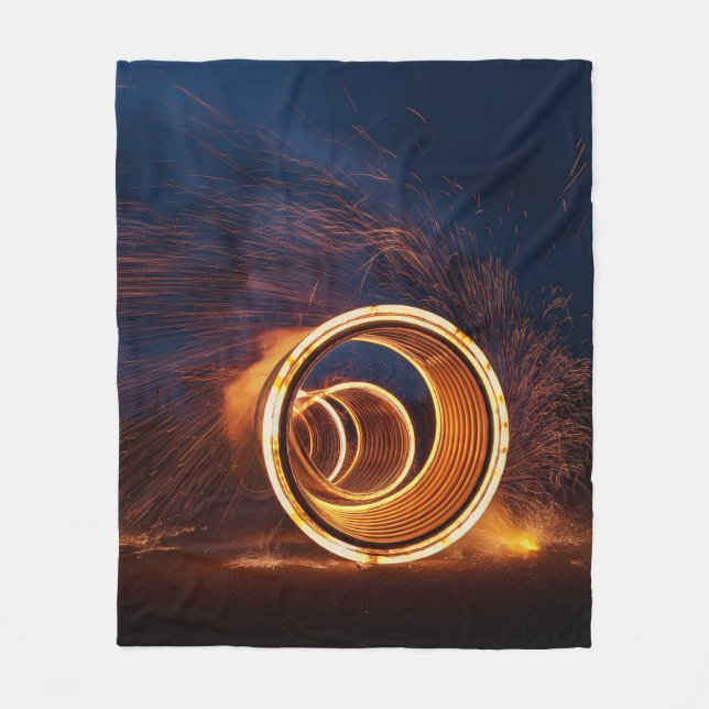 Tubular Space Portal Opens Amidst Sparks Fleecefilt (Framsidan)