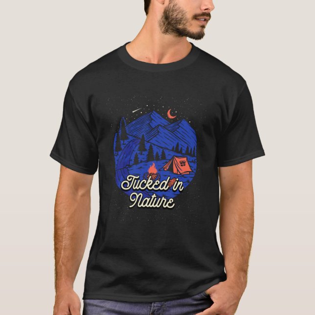 Tuckat i naturcamping Wildlife Camper utomhus H T Shirt (Framsida)