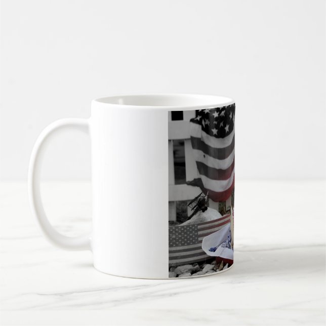 Tucker ha på sig muggen för GogglesAmerika kaffe Kaffemugg (Vänster)