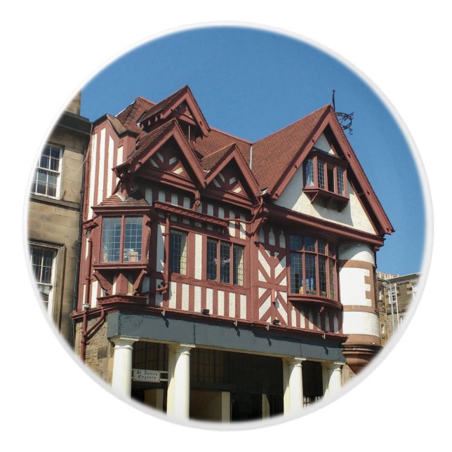 Tudor oak ram byggnad, Edinburgh, Skottland Knopp (Framsidan)