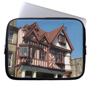Tudor oak ram byggnad, Edinburgh, Skottland Laptop Fodral