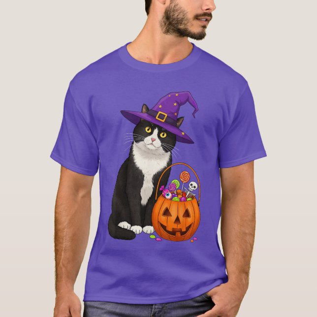 Tuedo Witch Cat Halloween Candy Basket for Men Wom T Shirt (Framsida)