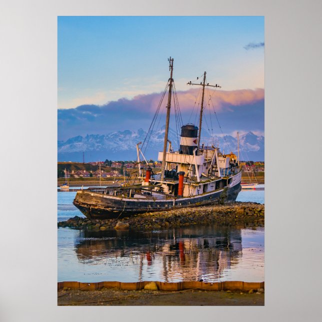 Tugboat i hamn, Ushuaia, Argentina Poster (Framsidan)