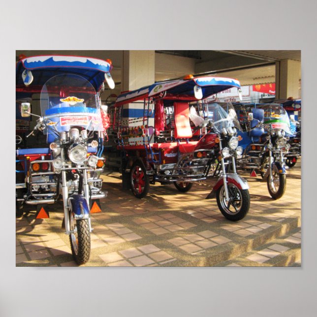Tuk Tuk Showroom ... Udon Thani, Isaan Poster (Framsidan)