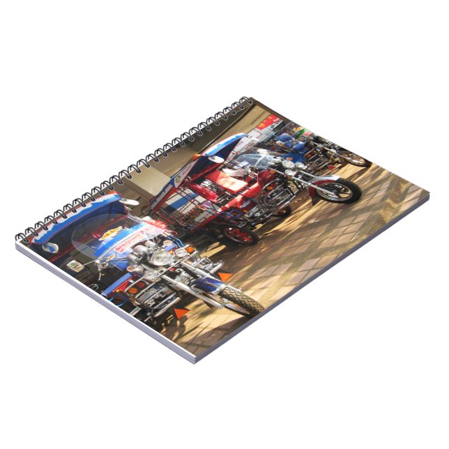 Tuk Tuk Showroom ... Udon Thani, Isaan, Thailand Anteckningsbok (Vänstra Sidan)