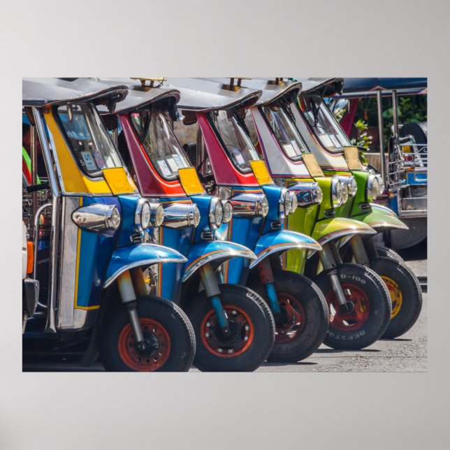 Tuk tuks in a row  poster (Framsidan)