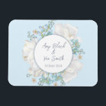 Tulip Blue Blommigt Bröllop Magnet<br><div class="desc">Den här designen har en vacker illustration av tulpaner i fullt,  omgiven av ömtålig grön och en mjuk blå bakgrund. Oavsett om du planerar ett vår bröllop,  ett trädgårdsbröllop eller kärlek det vackra i tulpaner,  så kommer den här designen säkert att glädja och imponera på dina gäster.</div>