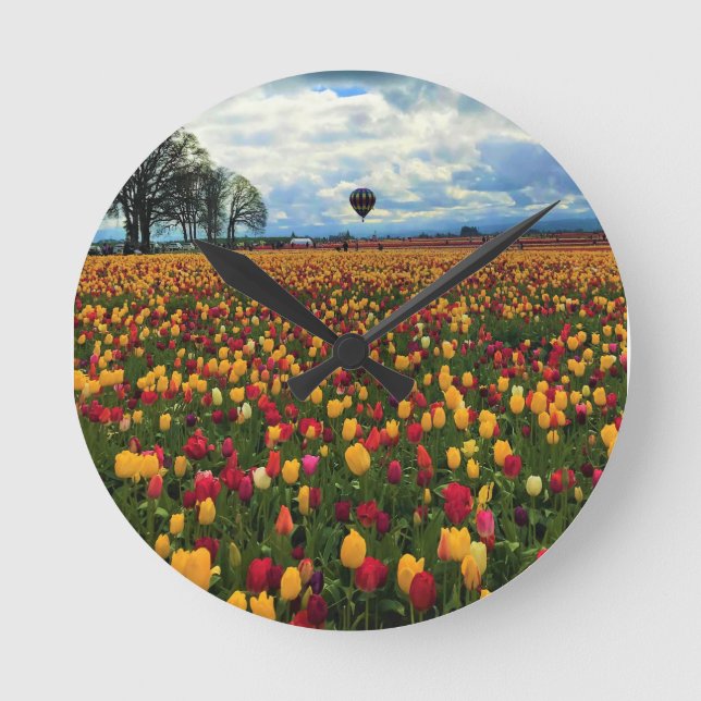 Tulip Farm i Oregon Rund Klocka (Framsida)