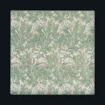 Tulip Mönster (av William Morris) Magnet<br><div class="desc">Denna formgivning grundar sig på ett tapet mönster som skapats av den brittiske designern William Morris (1834-1896), som är särskilt välkänd och respekterad för sin koppling till rörelsen för konst och hantverk. Det visar en vacker upprepning mönster av breda löv- och blommar-tulpaner i grönt mot bakgrund av grädde-färgad. Det ursprungliga...</div>