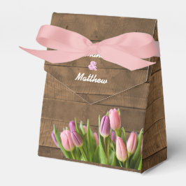 Tulips & Barnwood Wedor Favor Box Presentaskar
