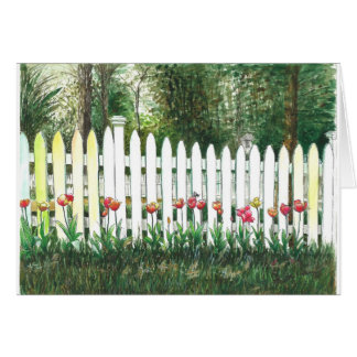 Tulips vid det vita stängslet hälsningskort