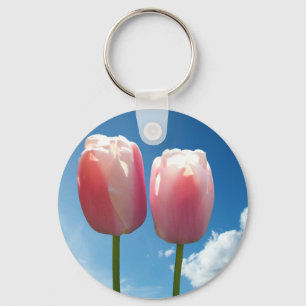 Tulpanblommor i blå himmel nyckelring