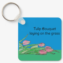 Tulpanbukett som ligger på gräset