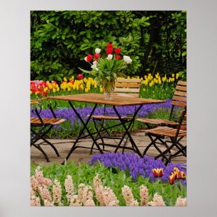 Tulpaner på bord i trädgården, Keukenhof Gardens, Poster