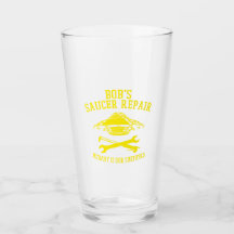 tumlare med gult Bob's Saucer Reparation logotyp