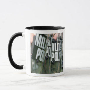 Tumulten kontrollerar bildande mugg