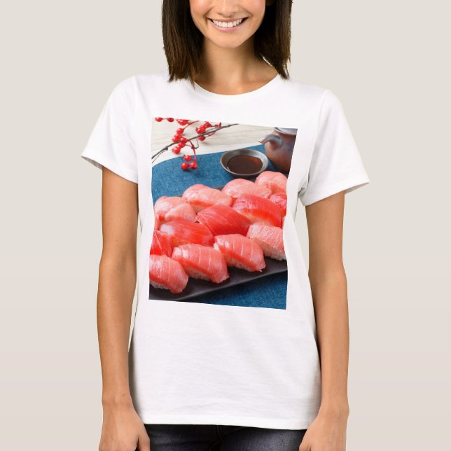 Tuna Parade – Red Gradient T Shirt (Framsida)