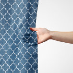 Tunga, blå lackverk, kvatrefoil, Trellis Sjal<br><div class="desc">Elegant,  snyggt och sofistikerad marockansk trellis mönster i marinblått färg. Modern gåva och trendig,  perfekt för det latetiska älskare i ditt liv.</div>