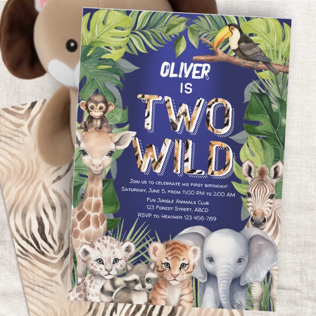 Tunga Blue Two Vild Jungle Safari 2:a födelsedag Inbjudningar (Navy Blue Two Wild Boy 2nd Birthday Invitation, Safari Themed Jungle animals birthday invite.)